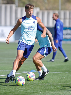 Temp. 22-23 | Entrenamiento 5 de abril. Llorente
