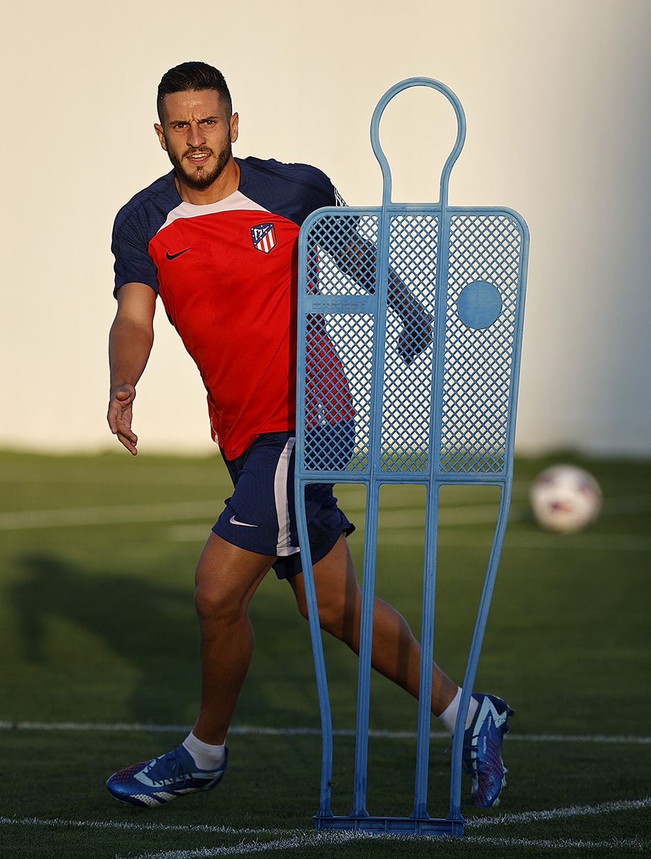 Temp. 22-23 | Entrenamiento 10-10-23 | Koke