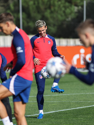 Temp. 23-24 | Entrenamiento 05-11-23 | Griezmann