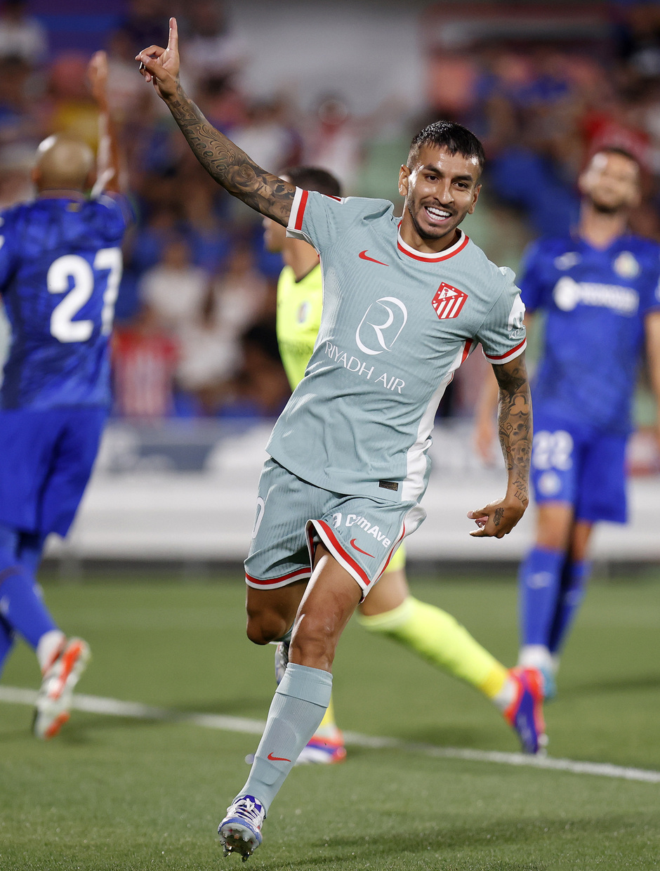 Ángel Correa celebra uno de los goles que anotó ante el Getafe 