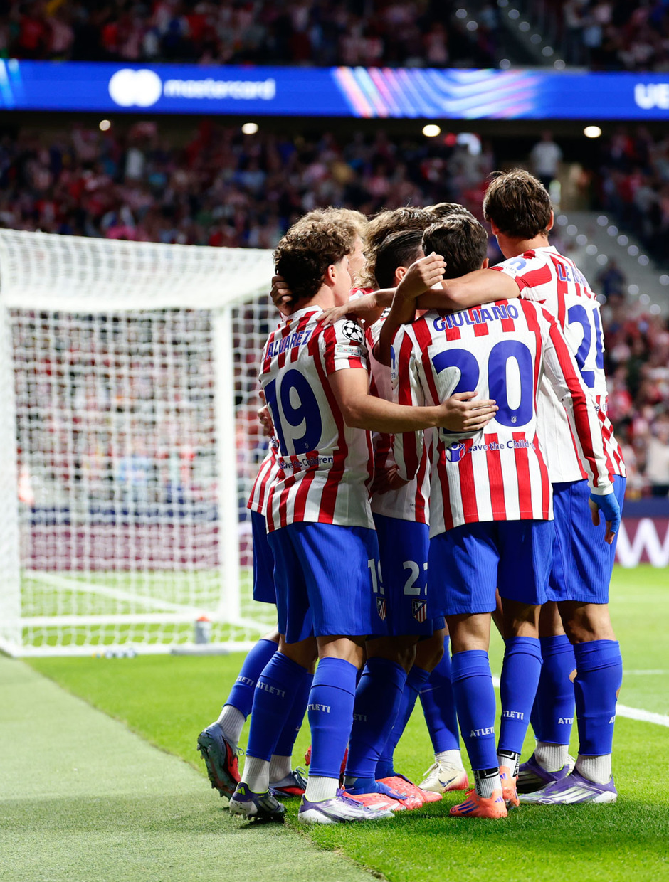 Temp. 25-26 | Atlético - Eintracht Frankfurt | El equipo celebra el primer gol de Raspadori