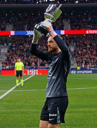Oblak compartió sus seis Trofeos Zamora con los seguidores rojiblancos