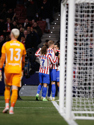 Temp. 2025/26 | Atlético de Madrid-Oviedo | Piña celebración 1