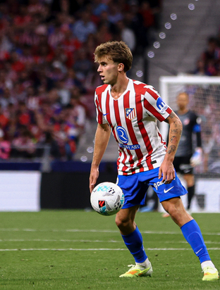 Pablo Barrios sufre una lesión muscular en el muslo derecho