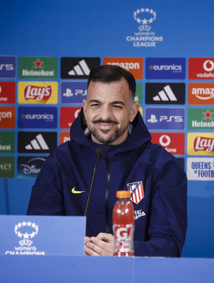 Rueda de prensa de José Herrera y Silvia Lloris previa al Atleti-Manchester United 