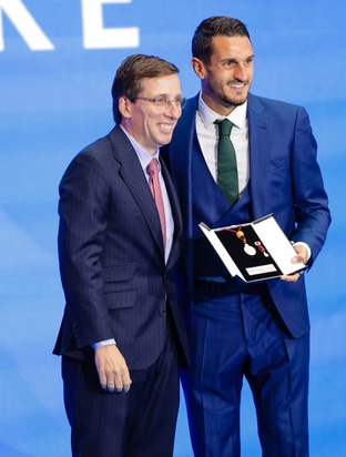 Koke, reconocido con la Medalla de Madrid
