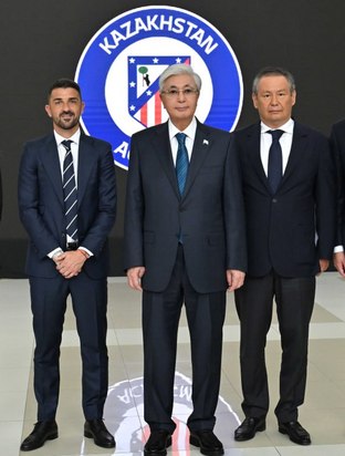 Kassym-Jomart Tokayev, presidente de Kazajistán, visitó la sede de nuestra Academia en Almaty