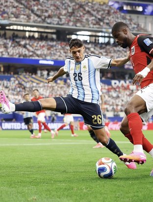 Almada, Molina y Sørloth fueron titulares en sus partidos mundialistas