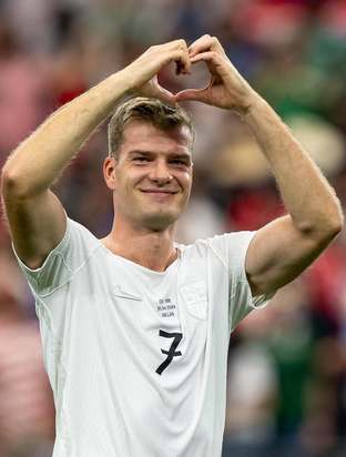 Sørloth & Obed Vargas advance to the FIFA World Cup Round of 16!