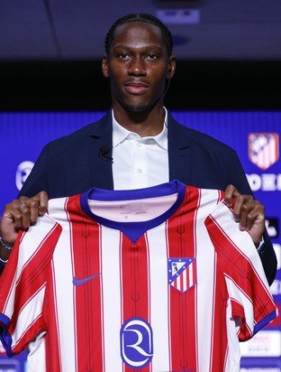 Jonathan David fue presentado como nuevo jugador rojiblanco