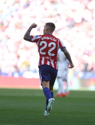 Grimaldo: "No había mejor regalo que una victoria en el derbi"