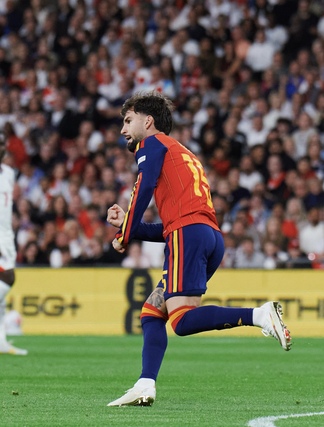 ¡Decisivo Álex Baena en la remontada de España!
