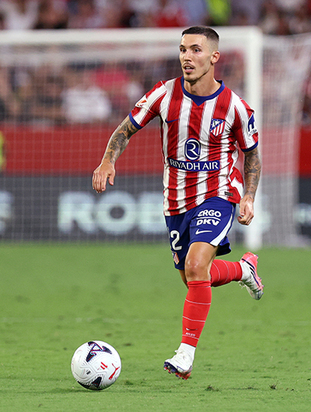 Grimaldo regresa a la disciplina rojiblanca tras sufrir unas molestias en el muslo izquierdo