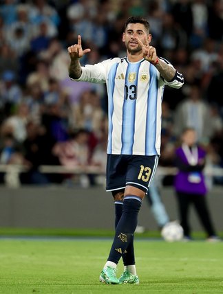 Gol y primera capitanía de Cristian Romero en la victoria de Argentina