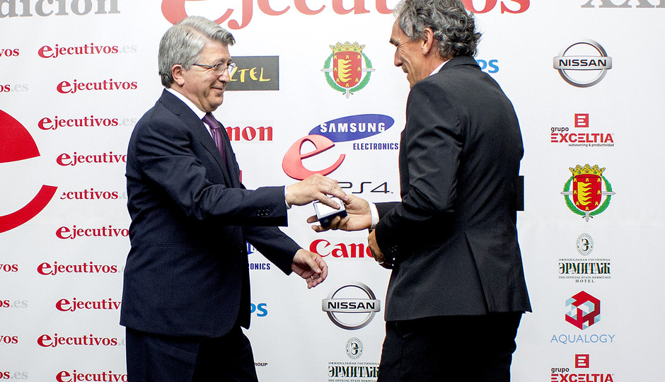 Enrique Cerezo recibe uno de los 'Premios Ejecutivos 2014'