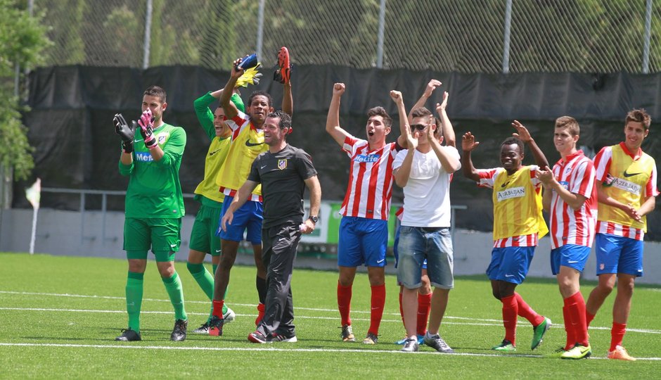 Temporada 2013-2014. El Atlético de Madrid "C" celebrando la victoria.