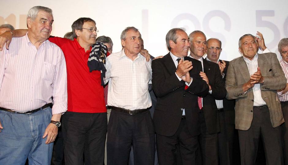 Los jugadores de aquél Atlético de 1974 se emocionaron con el homenaje que recibieron al cumplirse 40 años de la final de Bruselas