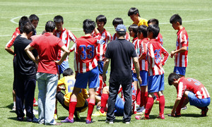 Proyecto Wanda. Los jugadores del Atlético hablan de la estrategia para la segunda parte. Foto: Alexander Marín