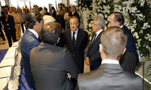temporada 14/15 . Funeral Alfredo Di Estéfano. Estadio Santiago Bernabeu. Caminero, Gabi, Cerezo, Collar.