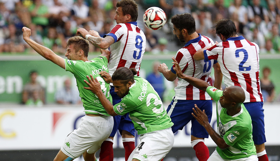 Pretemporada 2014-15. Wolfsburgo - Atlético de Madrid. Raúl García en el remate del primer gol.