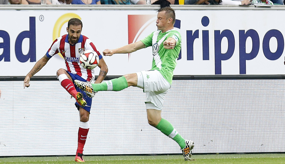 Pretemporada 2014-15. Wolfsburgo - Atlético de Madrid. Jesús Gámez también pudo debutar con la elástica rojiblanca.