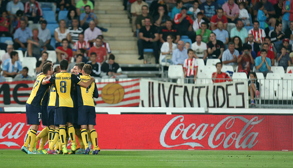 Temporada 14-15. Jornada 5. Almería-Atlético de Madrid. El equipo celebra el gol en el córner.