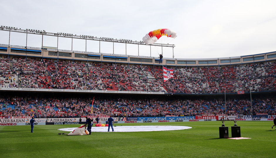 Temporada 14-15. Jornada 8. Atlético de Madrid-Espanyol. Paracaidistas.