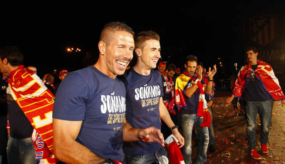 Simeone celebra la Supercopa de Europa 2012 en la plaza de Neptuno