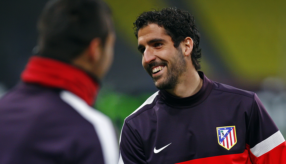 Raúl García sonríe en un instante del entrenamiento del Atlético en el estadio Luzhniki de Moscú.
