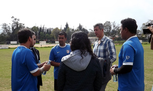 Miguel Ángel Gil Marín visita las escuelas en México