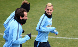 temporada 14/15. Entrenamiento en la ciudad deportiva de Majadahonda. Griezmann y Godín corriendo durante el entrenamiento durante el entrenamiento