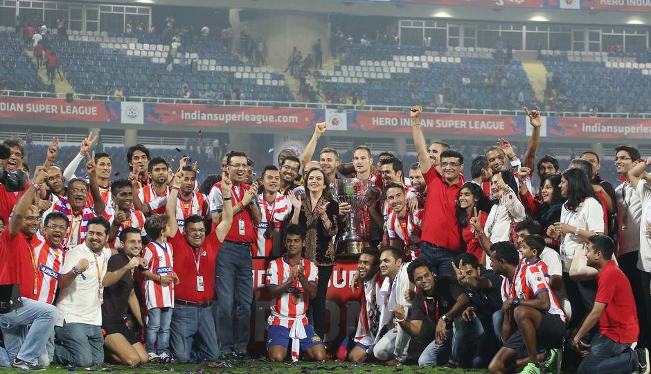 El Atlético de Kolkata posa con el título de la ISL brillantemente conquistado 