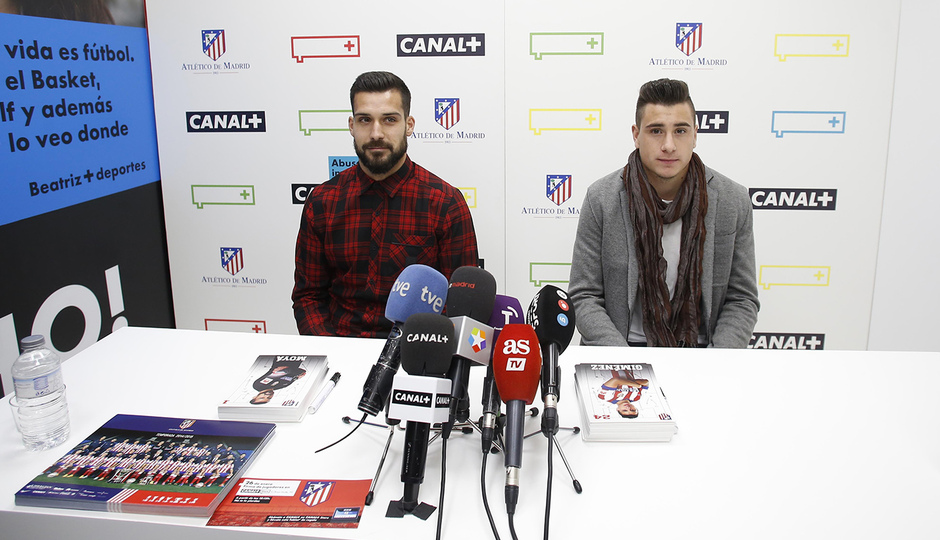 Firma de autógrafos para Canal +. Giménez y Moyá atendiendo a los medios.
