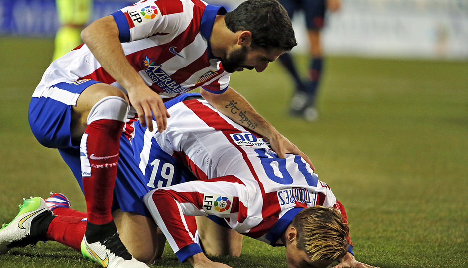 Temporada 14-15. 1/4  Vuelta Copa del Rey. Torres celebra su gol besando el suelo.