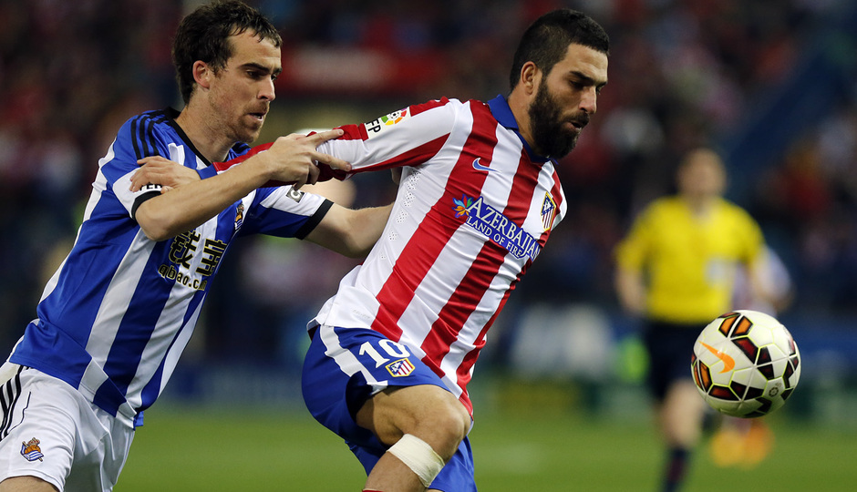 temporada 14/15. Partido Atlético de Madrid Real Sociedad. Arda controlando un balón durante el partido