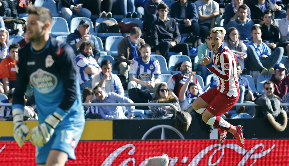 Temporada 14-15. Jornada 32. Deportivo de la Coruña - Atlético de Madrid. Griezmann celebra su primer gol.