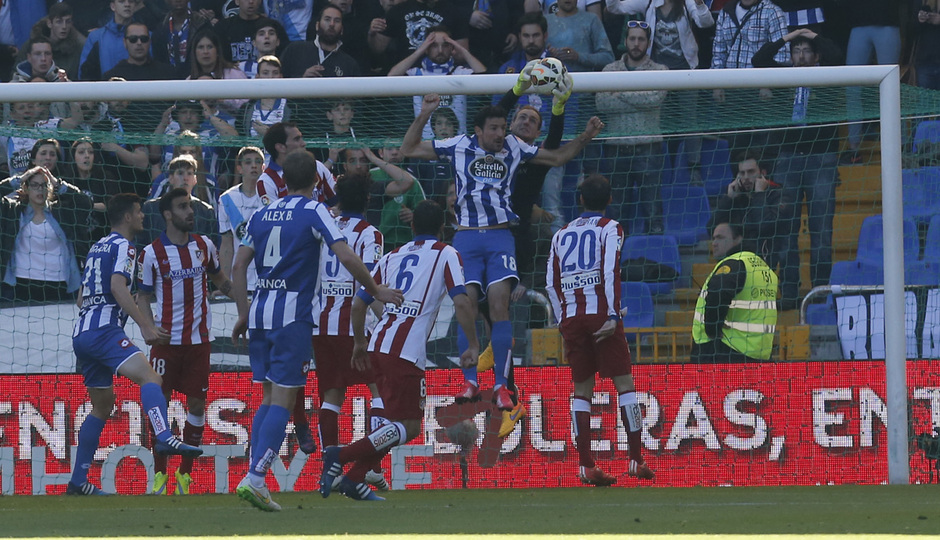 Temporada 14-15. Jornada 32. Deportivo de la Coruña - Atlético de Madrid. Oblak, poderoso en el juego aéreo.