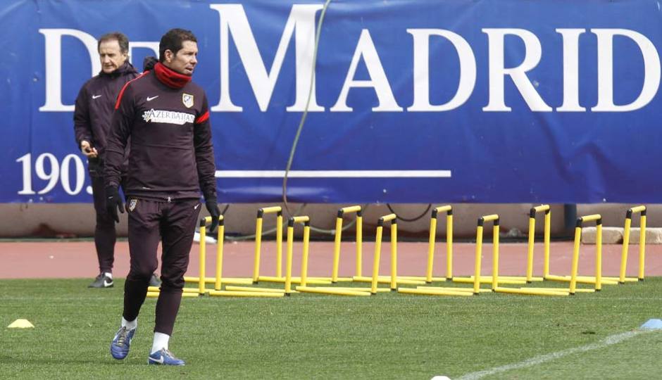 Simeone, en un momento del entrenamiento realizado en el Calderón el lunes 4 de marzo