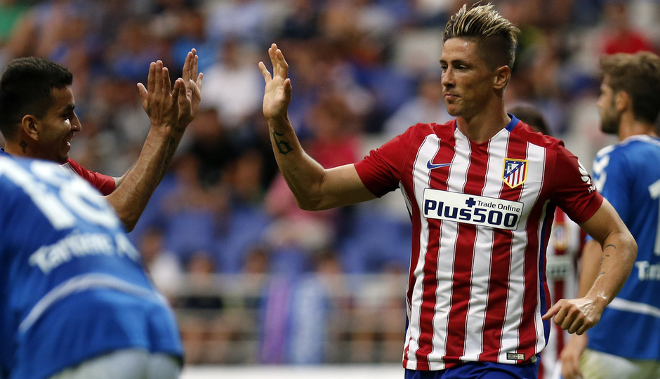 Pretemporada 2015/16. Partido Real Oviedo - Atlético de Madrid. Correa felicita a Torres por el tanto.