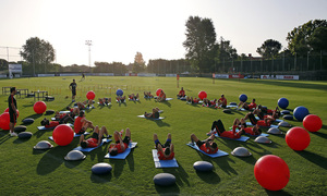 temporada 15/16. Entrenamiento en la ciudad deportiva de Majadahonda. Jugadores estirando durante el entrenamiento