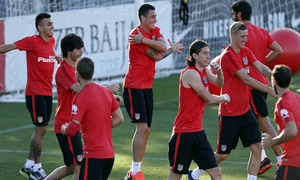 temporada 15/16. Entrenamiento en la ciudad deportiva de Majadahonda. Jugadores estiando durante el entrenamiento