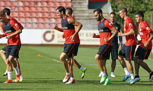 temporada 15/16. Entrenamiento en la ciudad deportiva de Majadahonda. Jugadores estirando durante el entrenamiento