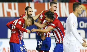 temporada 15/16. Partido Atlético de madrid Real madrid. Jugadores celebrando durante el partido