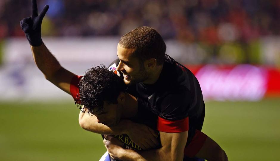Diego Costa celebra el segundo gol ante Osasuna con Mario Suárez