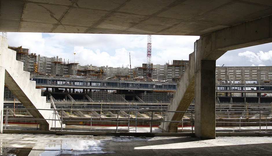 Vista del estado de las obras desde el acceso a la grada intermedia del Nuevo Estadio