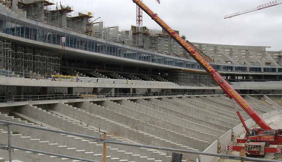 Vista del estado de las obras de la tribuna lateral del Nuevo Estadio