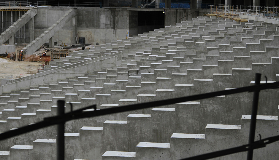 Detalle de las vigas portagradas en la zona baja de la tribuna principal del Nuevo Estadio