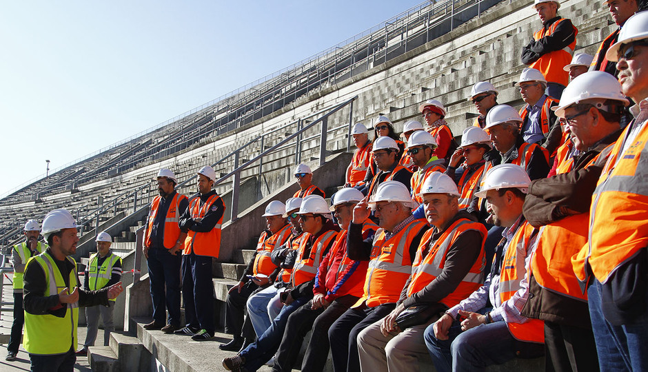 Visita de las Peñas al nuevo estadio | Los peñistas escuchan las explicaciones