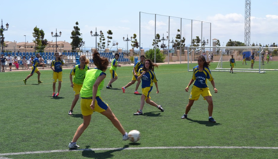 Temporada 2012-2013. Más de 50 niñas disfrutaron del I Campus de Priscila en Murcia