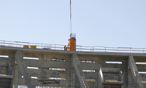 Nuevo estadio. Construcción pilonos de apoyo de la cubierta en fondo sur. 